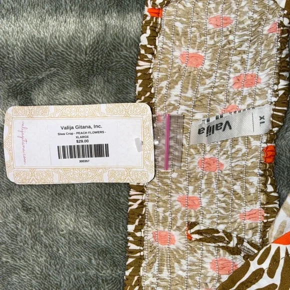 Valia Floral Crop Top with Pink and Brown Accents - Picture 2 of 2